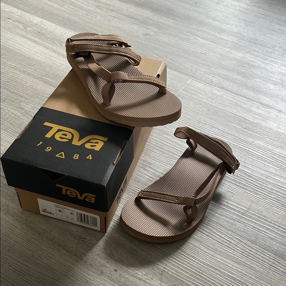 Teva universal slim Sandals SZ 6 brand new - Picture 1 of 6